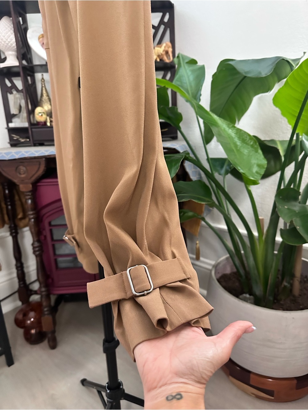 Aritzia Babaton Tan Cargo Joggers - Utility Style - Picture 7 of 8